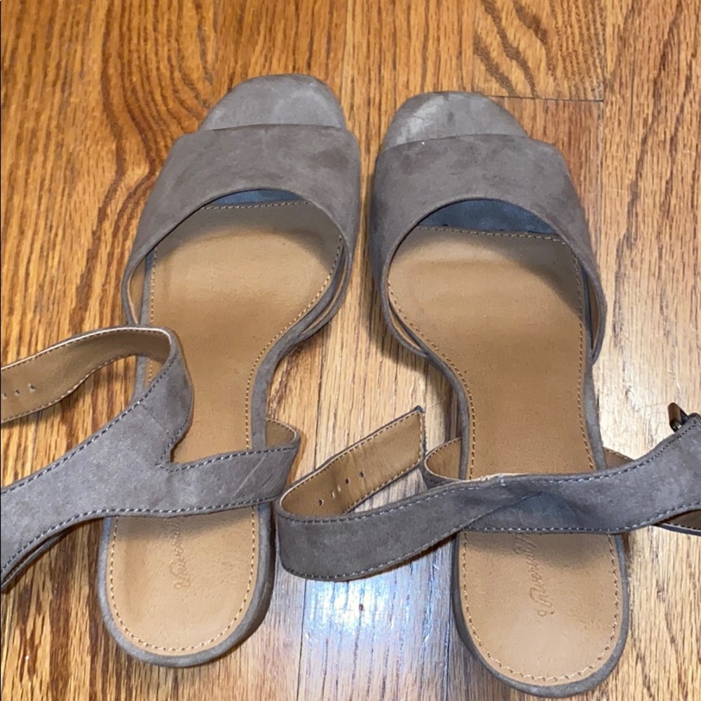 Barely worn light brown suede mini heels